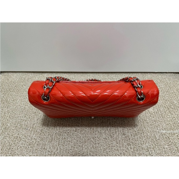 Chanel Classic Chevron Quilted Leather Flap Crossbody Shoulder Bag - Picture 12 of 16